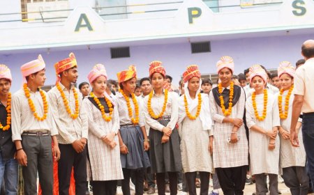 विद्यालय परिवार की ओर से निकाल गया जुलूस जगह-जगह छात्राओं का किया भव्य स्वागत