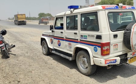 कार ने बाईक को पीछे से मारी टक्कर, बाईक सवार घायल