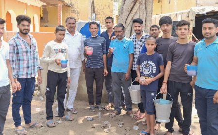 एकादशी पर धूमधाम से मनाई ,राहगीरों को किया ठंडाई का वितरण