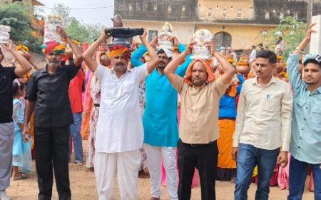 अनंतवाडा गांव में गंगा माता मंदिर से निकली शोभायात्रा,महिलाओं ने गाये मंगलगीत, हाथों में पताका लेकर नजर आयें श्रद्धालु
