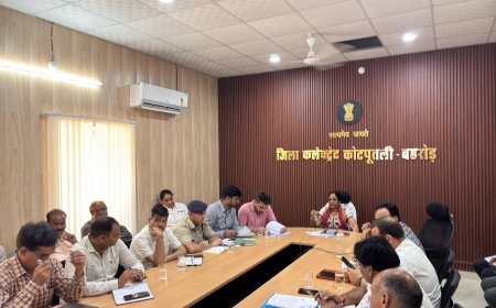 जिला कलक्टर ने अधिकारियों की बैठक लेकर दिए पुख्ता तैयारियों के निर्देश ,वन्दे गंगा जल संरक्षण अभियान से अधिकाधिक आमजन को जोड़ें