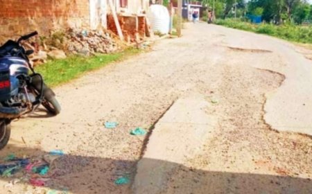 गौरव पथ से जुड़ा मुख्य मार्ग टूटा दुर्घटनाओं का खतरा बढ़ा, प्रशासन से शीघ्र मरम्मत की मांग