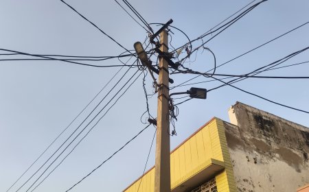 स्ट्रीट लाइट खराब होने से स्थानीय नागरिक परेशान