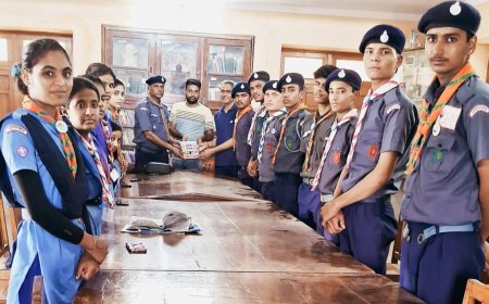 स्काउट गाइड ने ऐतिहासिक श्री हिंदी पुस्तकालय छोटी खाटू का किया अवलोकन