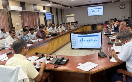 जिला स्वास्थ्य समिति की बैठक में स्वास्थ्य सेवाओं की हुई विस्तार से समीक्षा: सभी लाभार्थियों को समय पर हो भुगतान -जिला कलक्टर