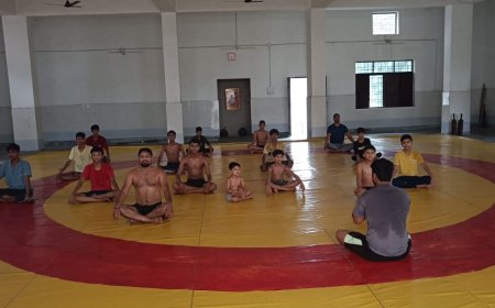 उपनगर पुर के नीलकंठ महादेव व्यायाम शाला परिसर में मनाया योग दिवस