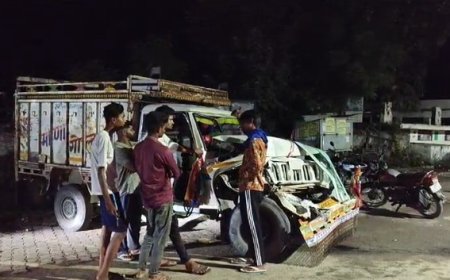 पिक अप टैंकर में भिड़ंत पिक में सवार दो घायल वाहन हुए क्षतिग्रस्त