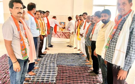 महुवा मंडावर में भाजपा कार्यकर्ताओं ने डॉक्टर श्यामा प्रसाद मुखर्जी की 72 वी  पुण्यतिथि  व आपातकाल के 50 वे बलिदान दिवस के रूप में मनाया