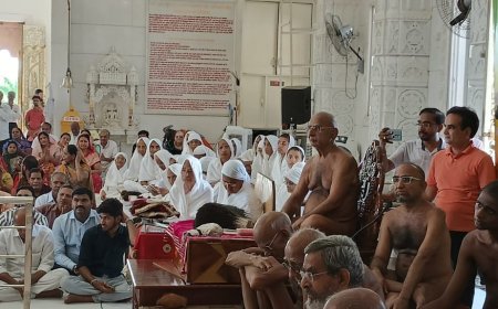 पंचम पट्टाधीश आचार्य वर्धमान सागर जी महाराज का जहाजपुर आगमन, धर्मसभा में दिया साधना का संदेश