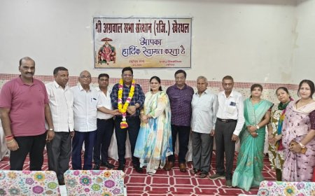 अग्रवाल समाज के जिलाध्यक्ष डॉ शैलेन्द्र गुप्ता का किया  सम्मान