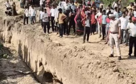 पाइप लाइन खुदाई के दौरान हुआ हादसा: 10 लोग मिट्टी में दबे 4 की मौत
