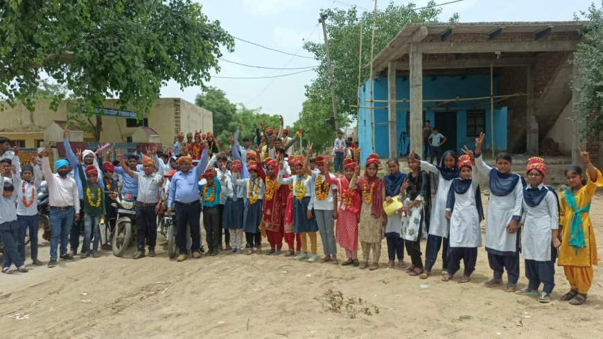 सन्त श्री लाल दास उच्च माध्यमिक विद्यालय रसगण 2024-25 परिक्षा परिणाम में अच्छे अंक लाने वाले छात्र-छात्राओं की विशाल रैली निकाली