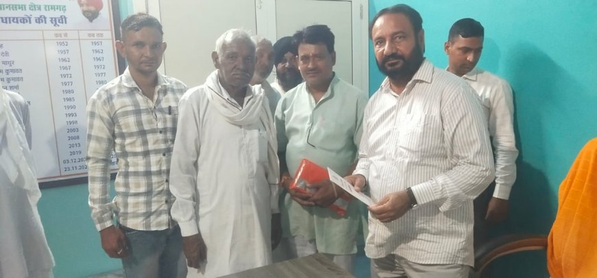 रामगढ़ विधायक ने सुनी जन समस्याएं संबंधित अधिकारियों को फोन पर अवगत करा कर कई समस्याओं का कराया समाधान