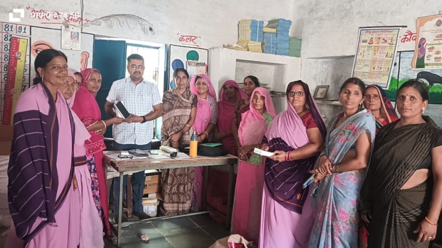 आंगनवाड़ी कार्यकर्ताओं व महिला पर्यवेक्षकों को स्मार्ट फोन का वितरण, पोषण ट्रेकर एप से होगी मोनिटरिंग