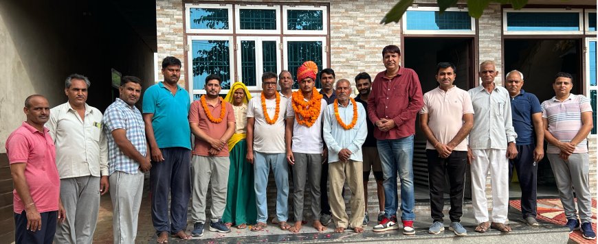 आईआईटी में चयन होने पर अंकित का विद्यालय स्टाफ ने किया सम्मान