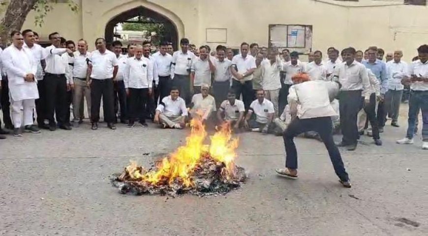 डी.जे. कोर्ट मामला, पूर्व व वर्तमान विधायक एवं सांसद का पूतला फूंका
