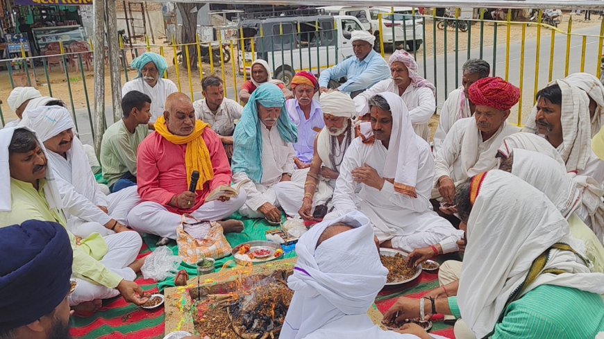 अधिकारियों एवं सरकार की नींद से होश में लाने के लिए किसानों ने किया सद्बुद्धि यज्ञ
