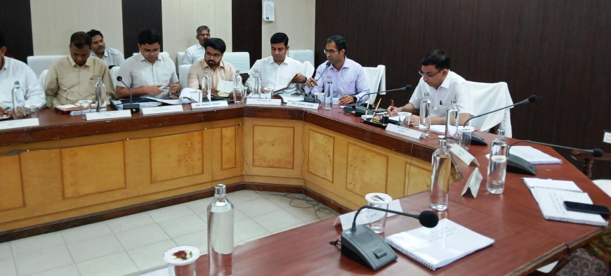 भरतपुर:विकास कार्यों एवं बजट घोषणाओं की प्रगति की समीक्षा बैठक आयोजित