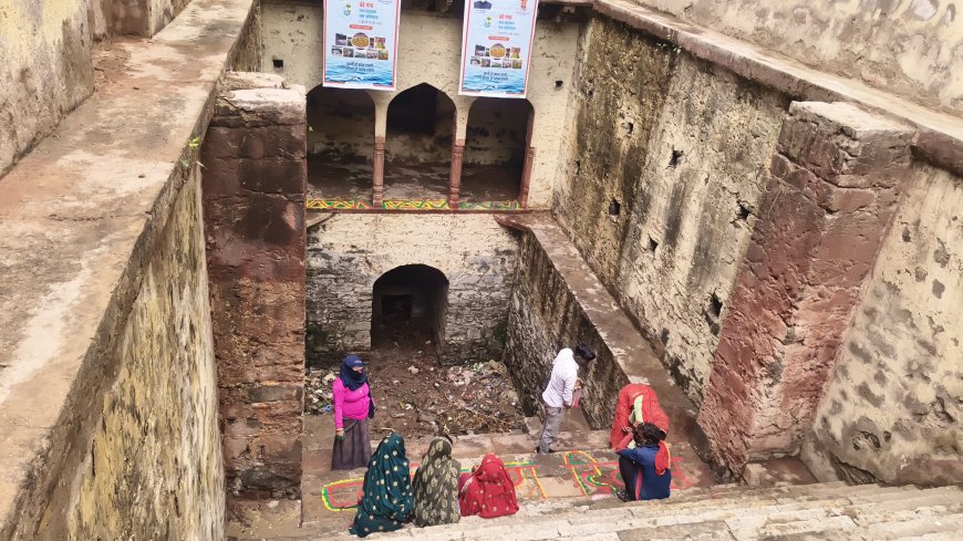 वंदे गंगा जल संरक्षण महा अभियान के तहत प्राचीन बावड़ी में साफ सफाई का अभियान शुरू