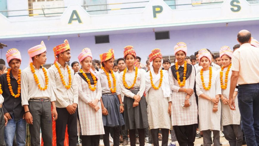 विद्यालय परिवार की ओर से निकाल गया जुलूस जगह-जगह छात्राओं का किया भव्य स्वागत