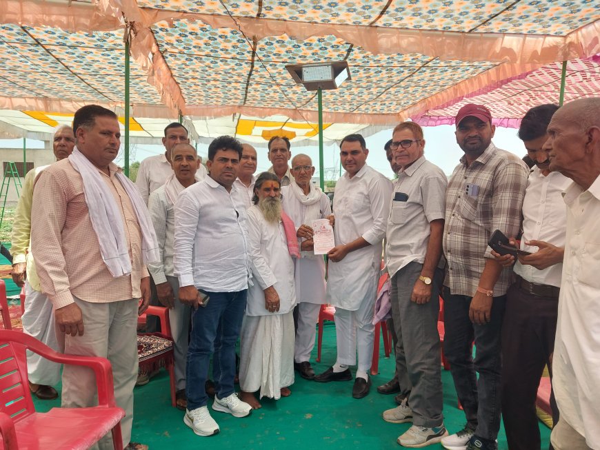 खंडेला विधायक सुभाष मील को 108 कुंडीय श्रीराम महायज्ञ का सोपा यज्ञ का निमंत्रण पत्र