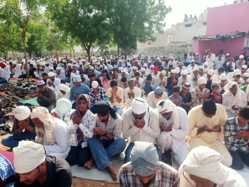 रामगढ़ में ईदगाह पर इदुलजुहा पर्व पर मुस्लिम लोगों ने अदा की ईद की नमाज