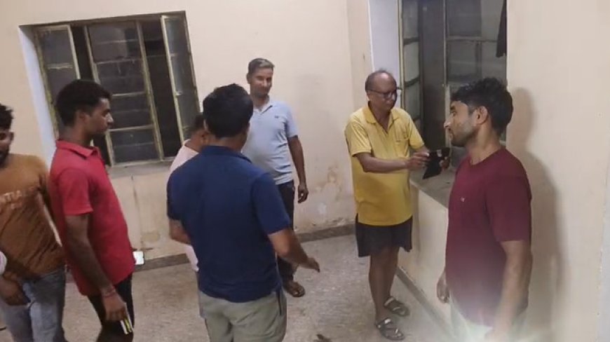 राजगढ़ AEN कार्यालय में शराब पार्टी: बीयर की बोतलें मिली,बिजली कटौती की शिकायत करने पहुंचे थे ग्रामीण
