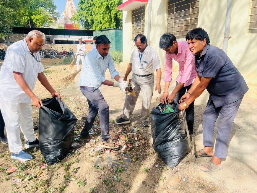 राजकीय बी.डी.एम. जिला चिकित्सालय में चिकित्सकों एवं स्टाफ ने किया श्रमदान