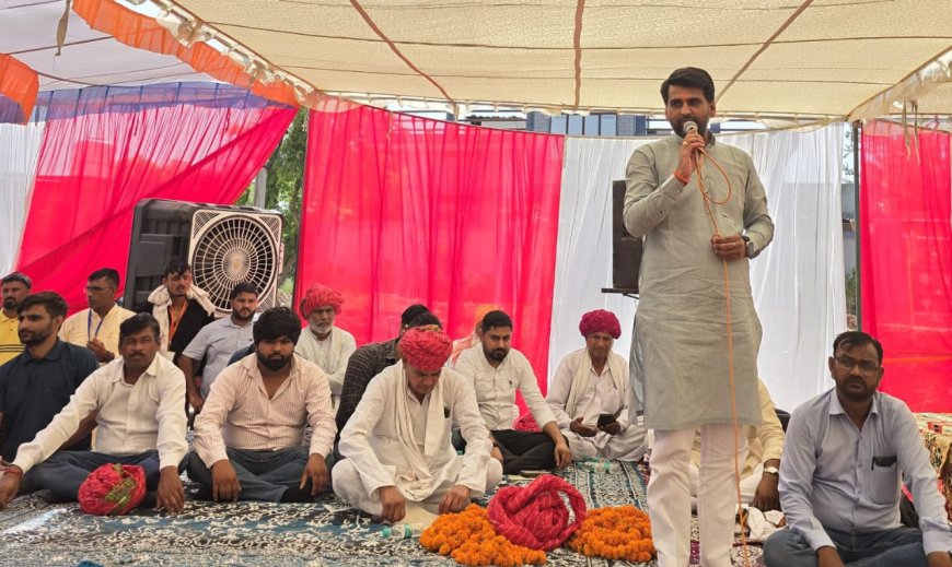गोगाजी के भंडारे मे ग्रामीणों को बालिका विद्यालय के दो कमरों की राशि दी 29 लाख विधायक कोटे से