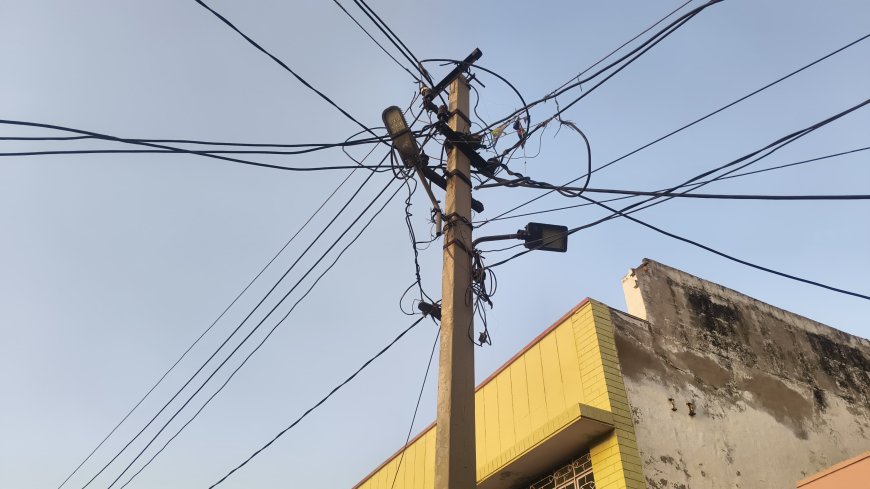 स्ट्रीट लाइट खराब होने से स्थानीय नागरिक परेशान