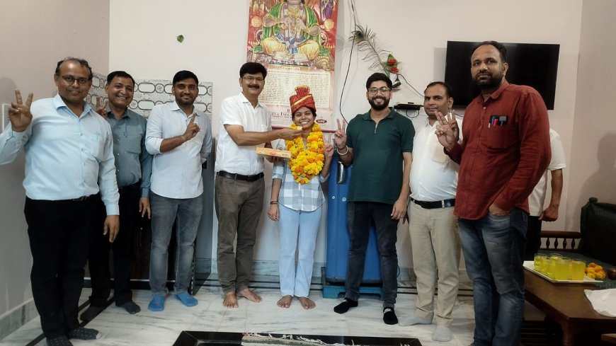 ई.पी. ने फिर रचा इतिहास। आईआईटी के बाद नीट में भी जिला टॉपर