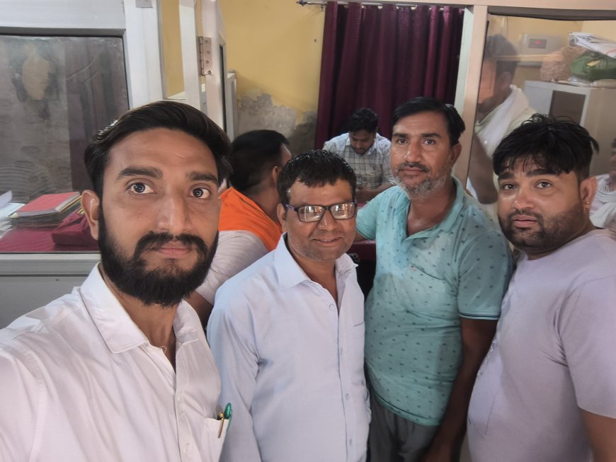 कस्बे की समस्याओं को लेकर संघर्ष समिति के सदस्य मिले नगर पालिका कार्यालय में