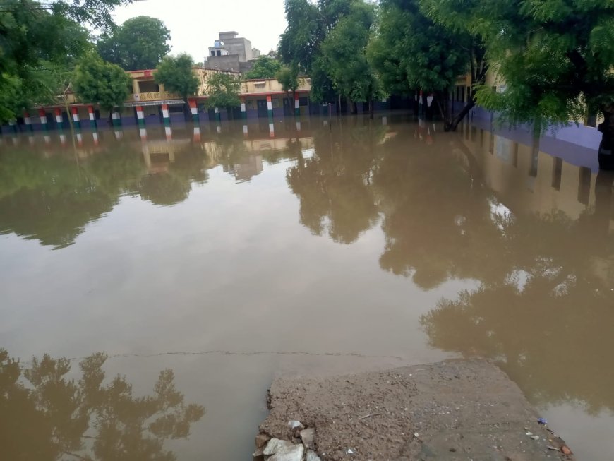 राजकीय विधार्थियों का भविष्य अंधकार में : महाविद्यालय परिसर में फिर भरा पानी