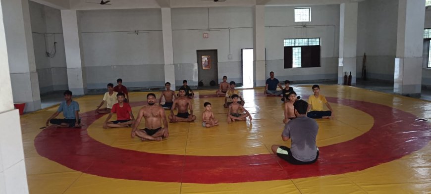 उपनगर पुर के नीलकंठ महादेव व्यायाम शाला परिसर में मनाया योग दिवस
