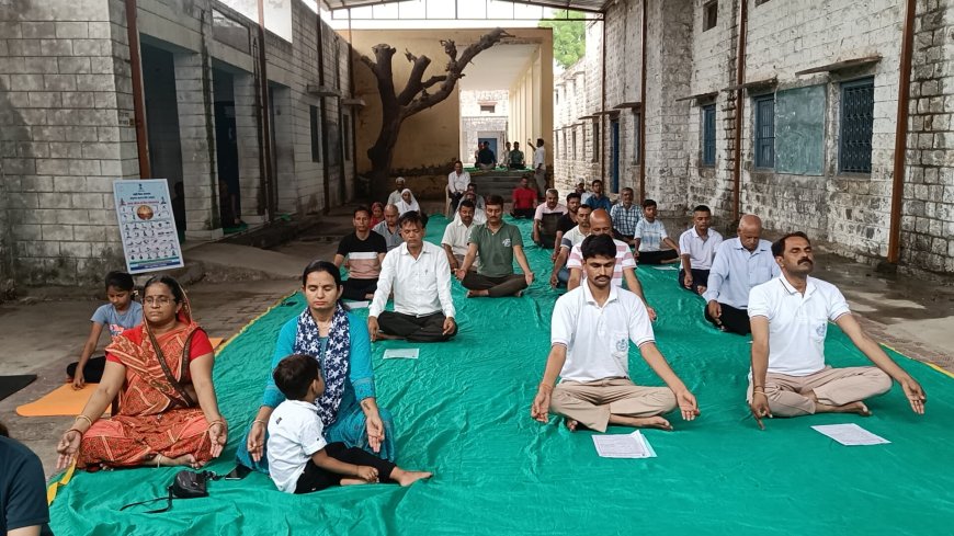 आयुर्वेद औषधालय बीजापुर के बैनर तले मनाया गया योग दिवस