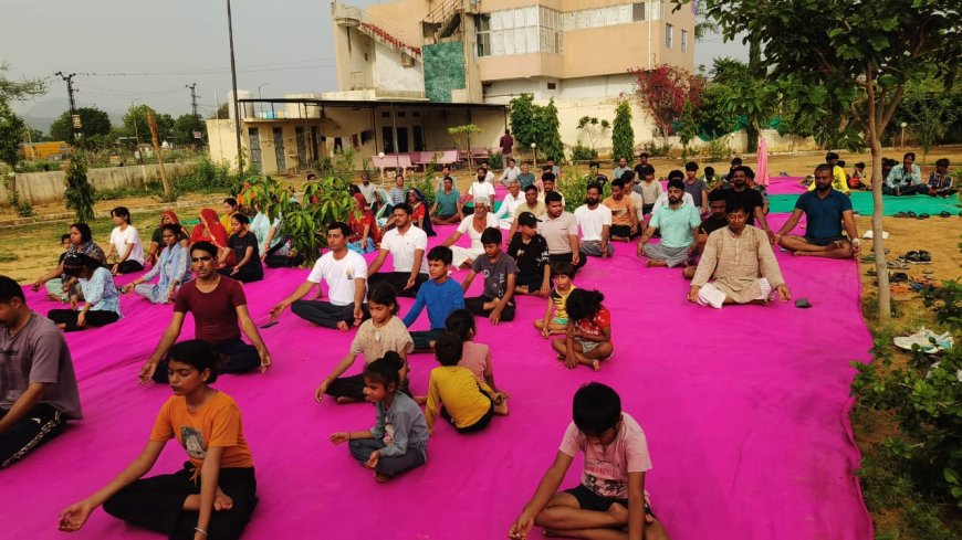 उदयपुरवाटी के दादू पार्क में पहली बार योग दिवस मनाया