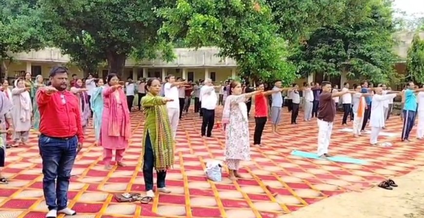 सूचना के अभाव में अंतर्राष्ट्रीय योग दिवस के अवसर पर ब्लाक स्तरीय समारोह में नहीं जुट पाए लोग