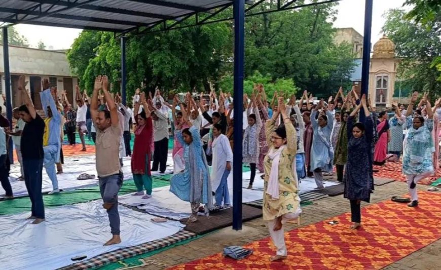रामगढ़ मे ब्लाक स्तरीय एवं अलावडा में पंचायत स्तरीय योग दिवस का हुआ आयोजन
