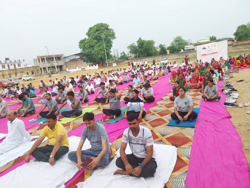 योगाभ्यास के साथ खेल मैदान में मनाया 11वां अंतरराष्ट्रीय योग दिवस