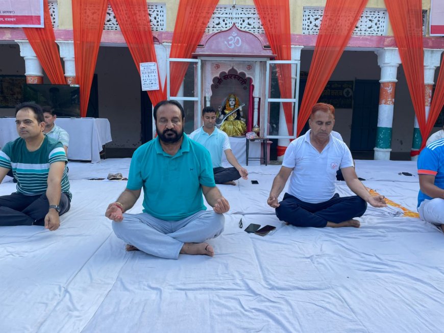 गोविन्दगढ़ में 11वें अंतरराष्ट्रीय योग दिवस पर विधायक सहित आमजन ने किया योग