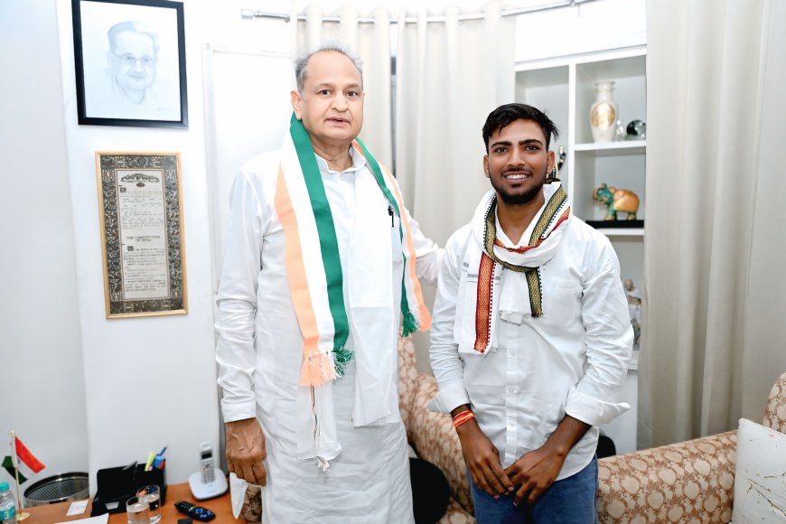 पूर्व मुख्यमंत्री अशोक गहलोत से बागोरा के पंकज सैनी की शिष्टाचार मुलाकात