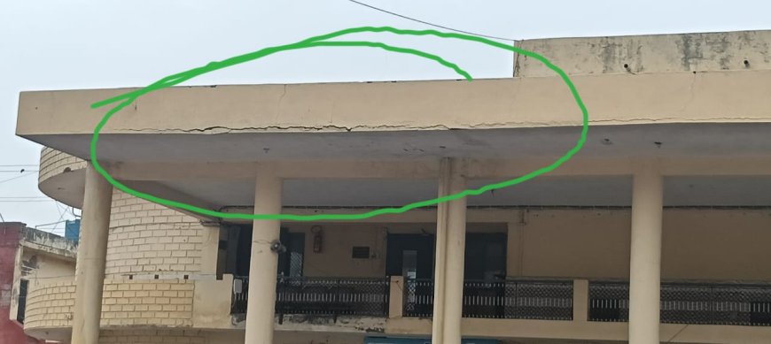 स्वामी विवेकानंद बस स्टैंड तखतगढ के बस स्थानक स्थल के ऊपर का छज्जा झर्झर कभी हो सकता है बडा हादसा