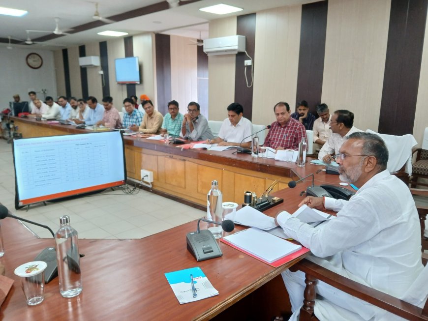 उर्जा मंत्री ने ली विभागीय अधिकारियों की समीक्षा बैठक :विद्युत तंत्र को सुदृढ कर आमजन को निर्बाध एवं गुणवत्तापूर्ण आपूर्ति करें सुनिश्चित