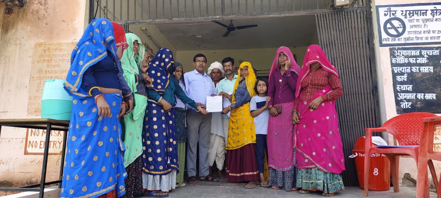 बंदरों के आतंक से निजात दिलवाने की मांग को लेकर ज्ञापन सौंपा