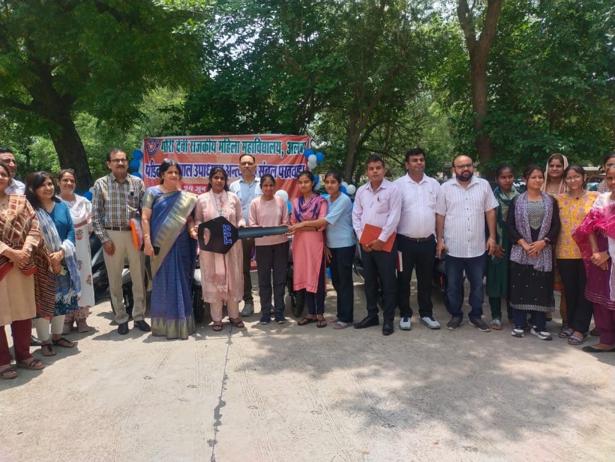 राजकीय कन्या महाविद्यालय बड़ौदामेव की छात्रा पिंकी मीणा को मिली स्कूटी