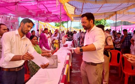 फार्मर आईडी की जिला कलक्टर को बताई पीडा, मौके पर हुआ पंजीकरण