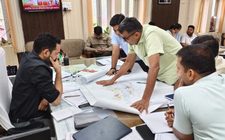 जिला कलक्टर ने ली नगर निगम व आरयूआईडीपी की समीक्षा बैठक :जल भराव की समस्या के स्थाई समाधान के लिए मिलकर प्रयास करें-जिला कलक्टर