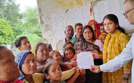 गरीब साटिया मोची जाति के सैकड़ों महिला पुरुषों  ने उपखंड अधिकारी को  स्थाई आवास को लेकर  मुख्यमंत्री के नाम सौंपा ज्ञापन