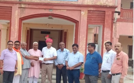 डॉ दीपक ने जिला ब्राह्मण सभा को दिया एक लाख छियासठ हज़ार रुपये का दान