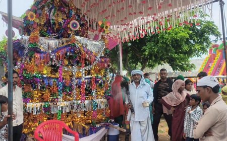गोविन्दगढ़ कस्बे में मातमी धुन पर निकले ताजिए